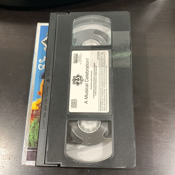 Sesame Street 25th Anniversary VHS - Picture 3 of 3